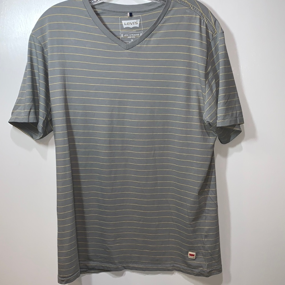 Levi’s Men’s Slim Fit Gray w/Yellow Stripe Vneck Shirt M